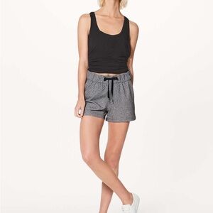 Lululemon On The Fly Short 2.5"
Fractal Alpine White Black / Black